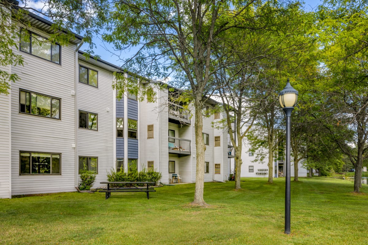 Photos and Video of Arbor Glen Apartments in East Lansing, MI